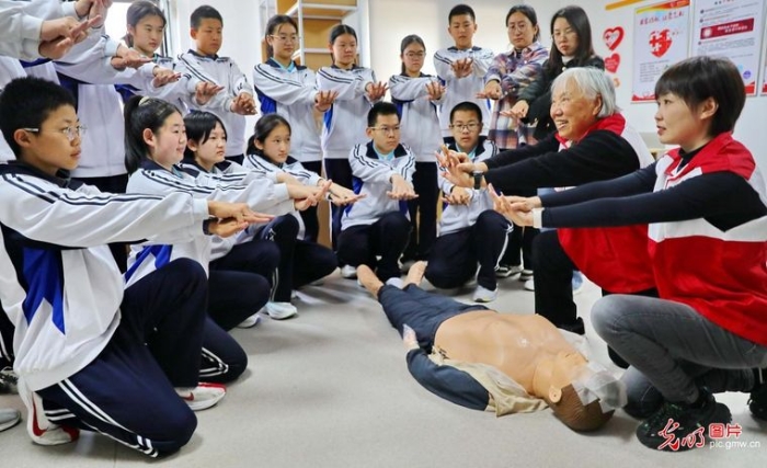 急救教育进校园 播撒安全种子