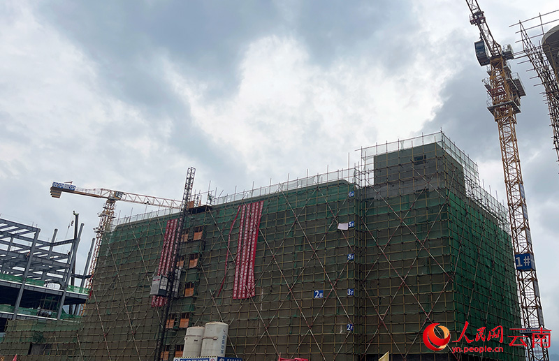 正在建设的云南五华产业园区。人民网记者-程浩摄