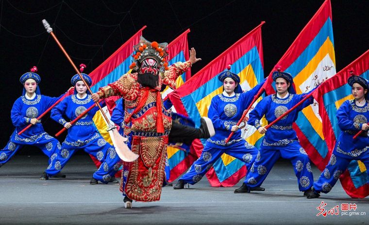 赣剧《李迩王》演绎东方韵味 赣剧《李迩王》演绎东方韵味