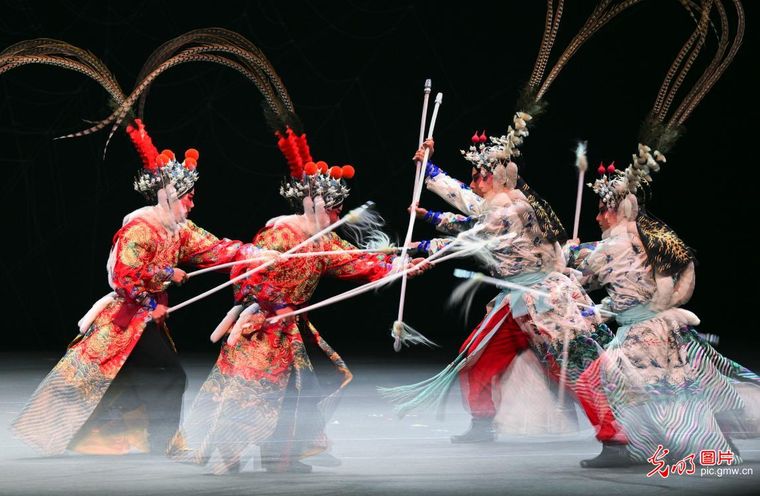 赣剧《李迩王》演绎东方韵味 赣剧《李迩王》演绎东方韵味