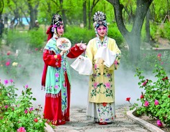 从“旁观者”到“剧中人”