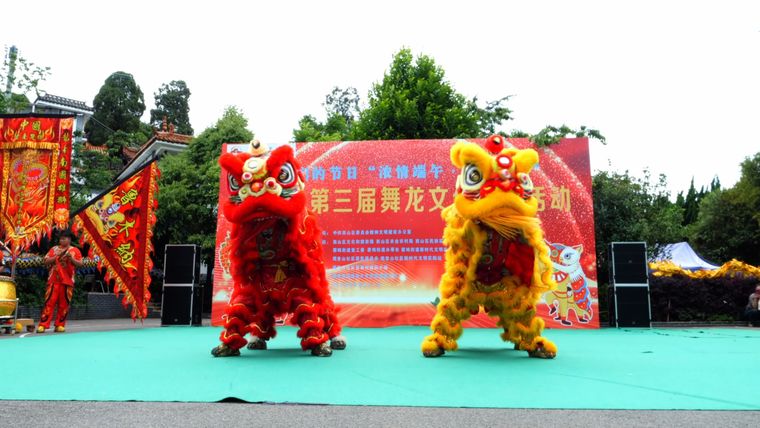 点赞春天里社区首场便民服务活动(3)