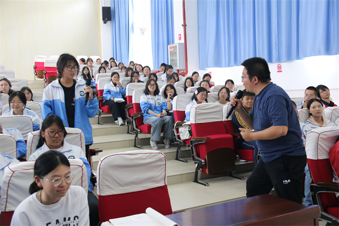 昆一中本部专家到校开展高考备考讲座9 昆一中本部专家到校开展高考备考讲座9