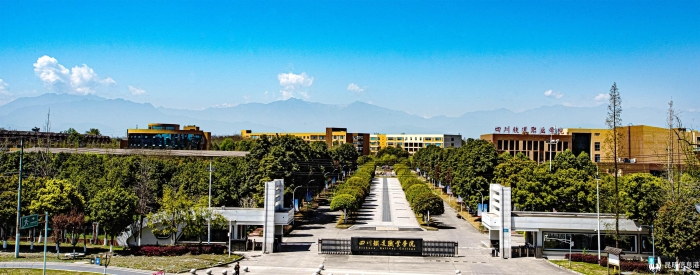 01-四川铁道职业学院+学校大门