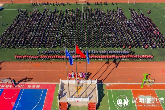 升旗仪式（换学校新宿舍楼照片）