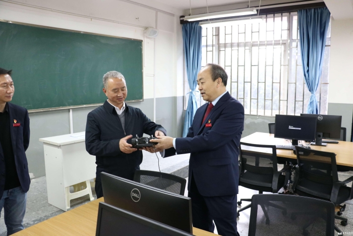 昆明理工大学书记到校调研