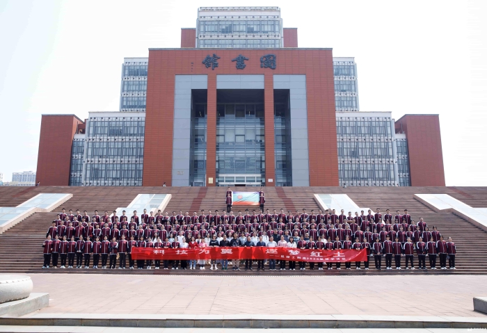 昆理工附高学子到昆明理工大学研学