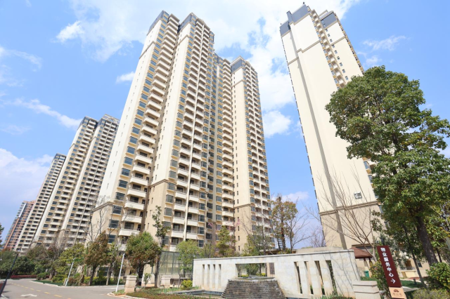 观山苑配售型保障性住房项目成功交付首批业主喜接新家钥匙5.png