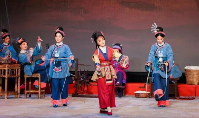 打造非遗盛宴!琼剧《黄道婆》在东华精彩上演 打造非遗盛宴!琼剧《黄道婆》在东华精彩上演