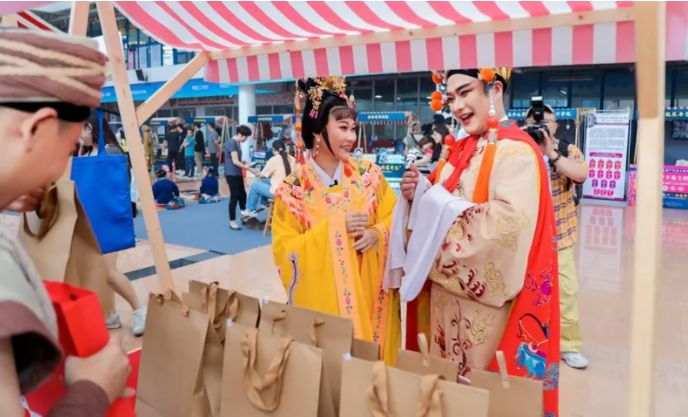 打造非遗盛宴!琼剧《黄道婆》在东华精彩上演 打造非遗盛宴!琼剧《黄道婆》在东华精彩上演