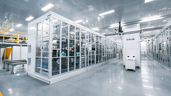 中创新航成都公司数智化生产线。受访者供图 中创新航成都公司数智化生产线。受访者供图