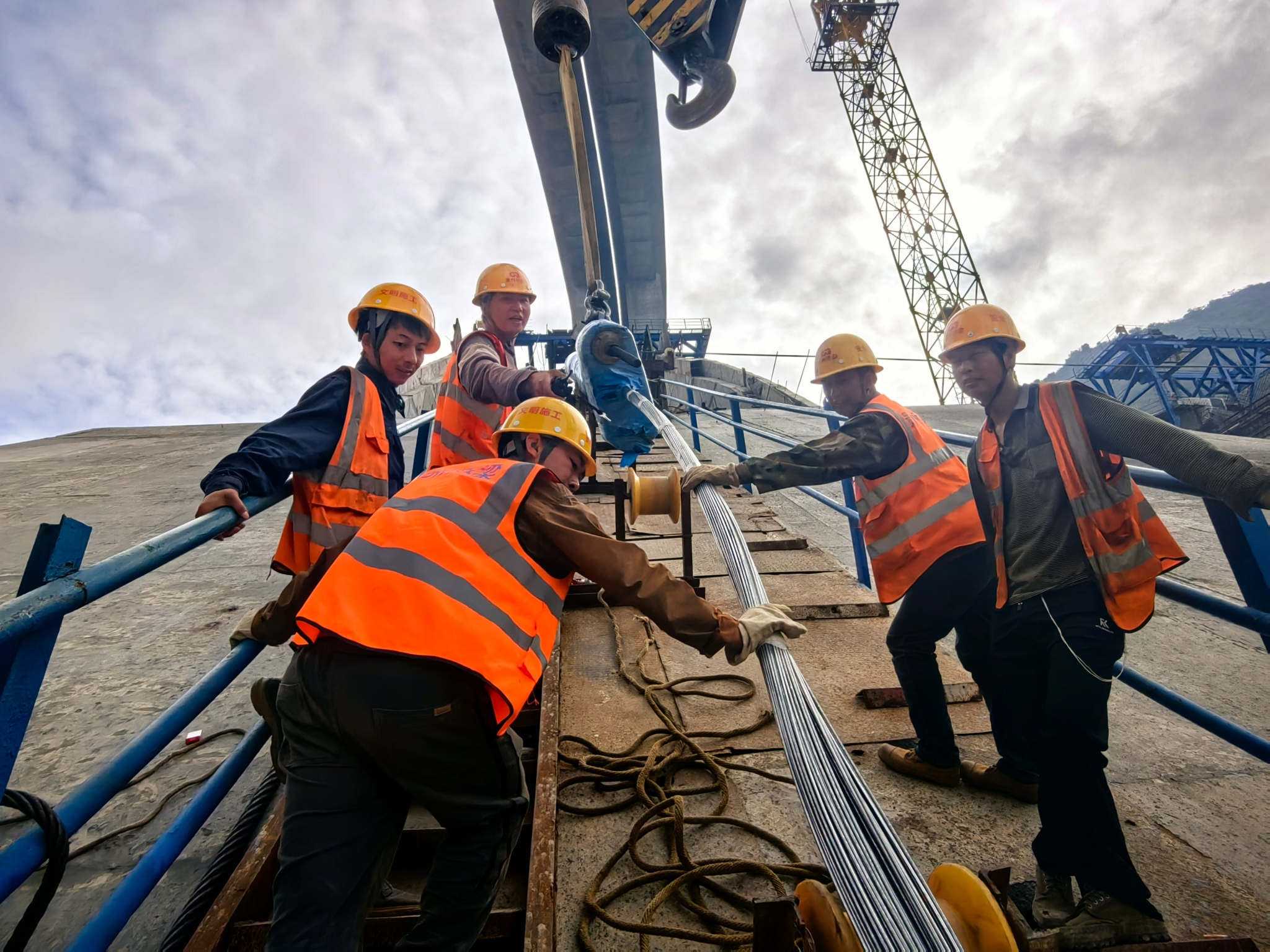 智慧缆索安装 张杰 摄.jpg