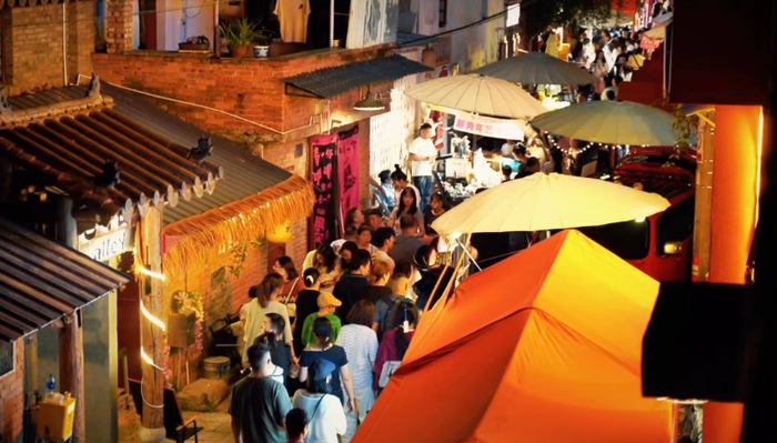 曲靖西门老街夜景 图源:“云南网”微信公众号