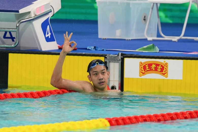 十五运会丨张展硕勇夺三金：挑战自我，游向巅峰