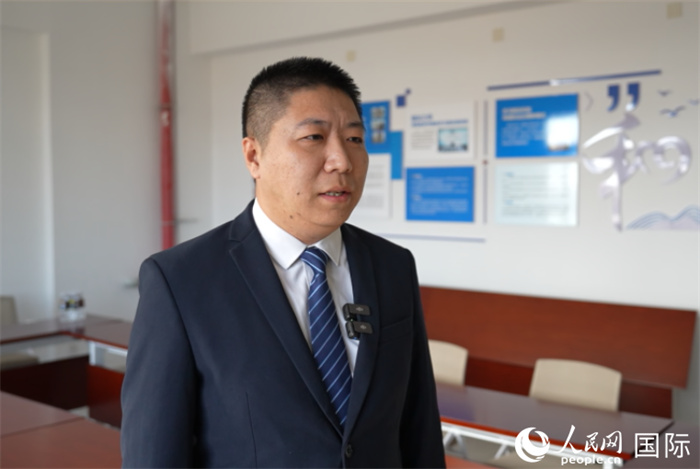 海南省仲裁协会副会长黄文超接受人民网记者采访。人民网记者 孟凡盛摄