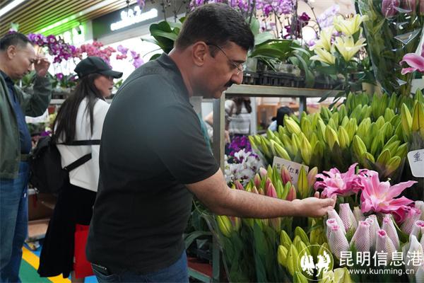 巴基斯坦联合通讯社中国新闻部主任亚瓦尔·阿巴斯