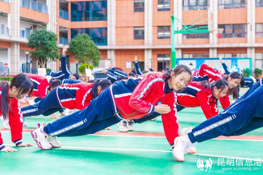 2603a9022a9543d6a93440c07e0d5fae