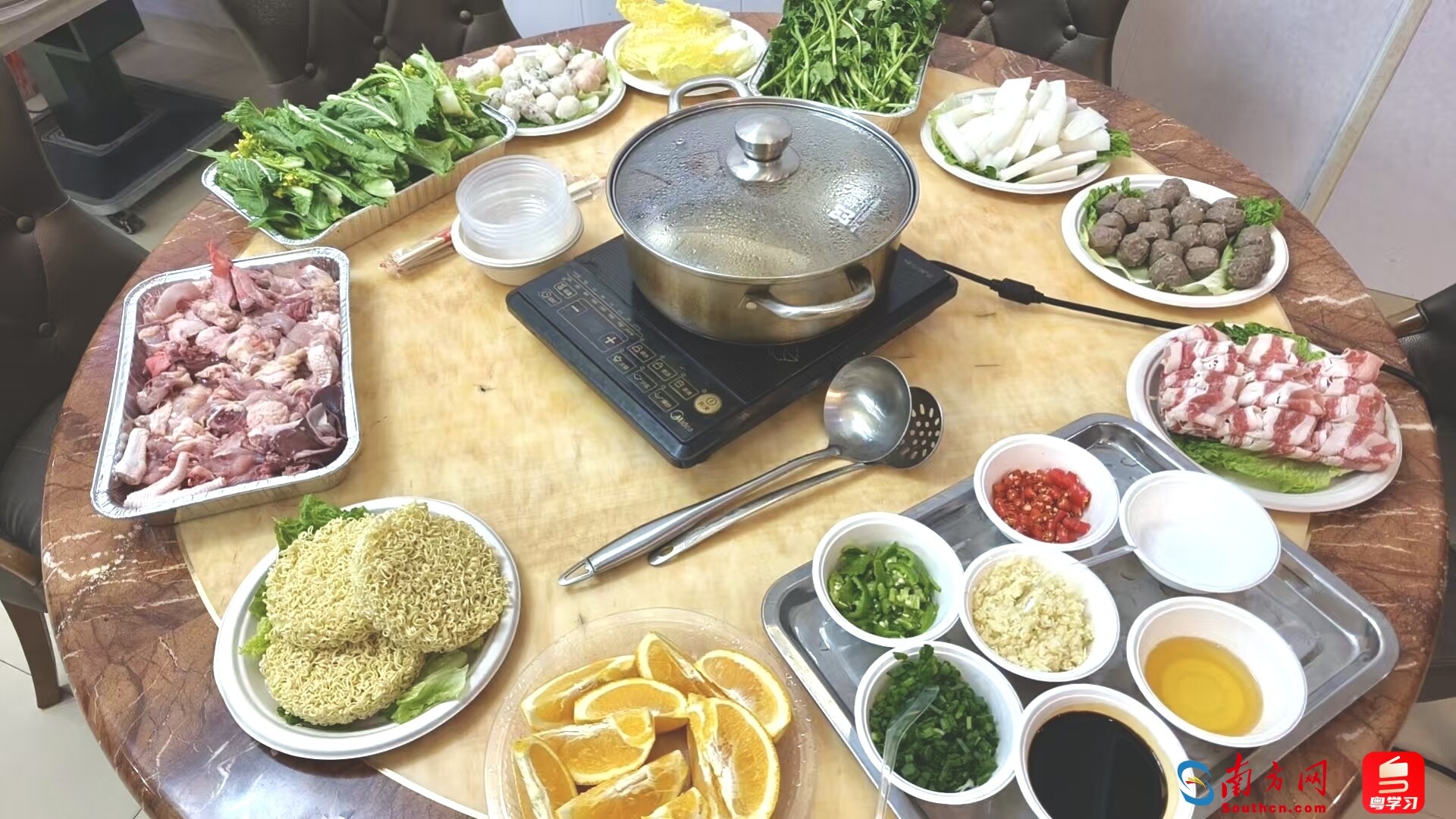 陈思彤家提供的外卖农家鸡火锅