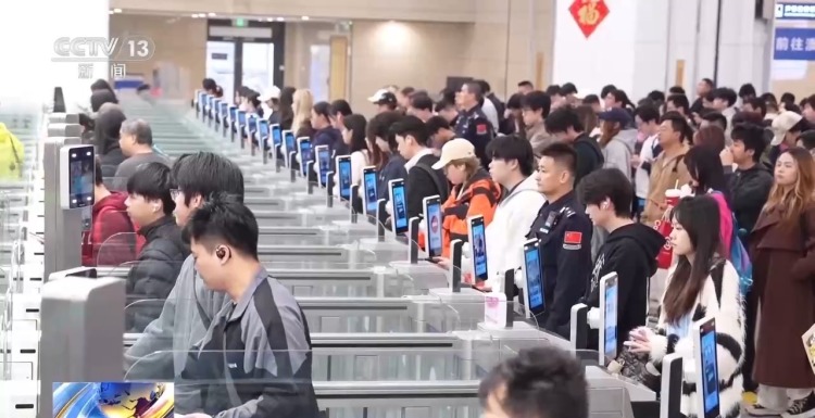 视频丨到中国过年成热潮 外国旅客:聚在一起庆祝春节真是太好了!