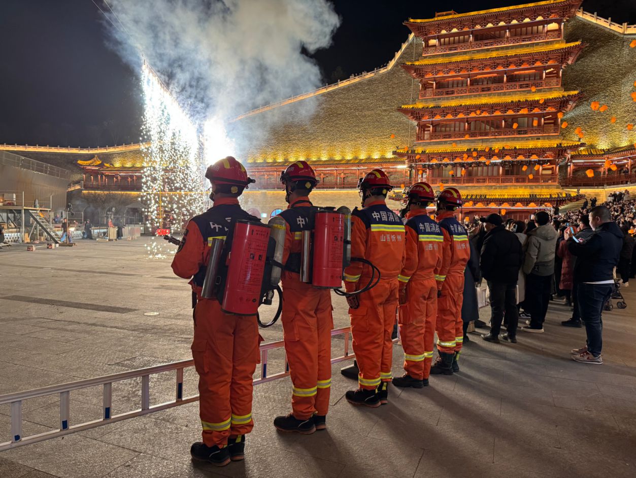 新春走基层丨24小时暖心巡逻，为古城春节“亮灯护航”