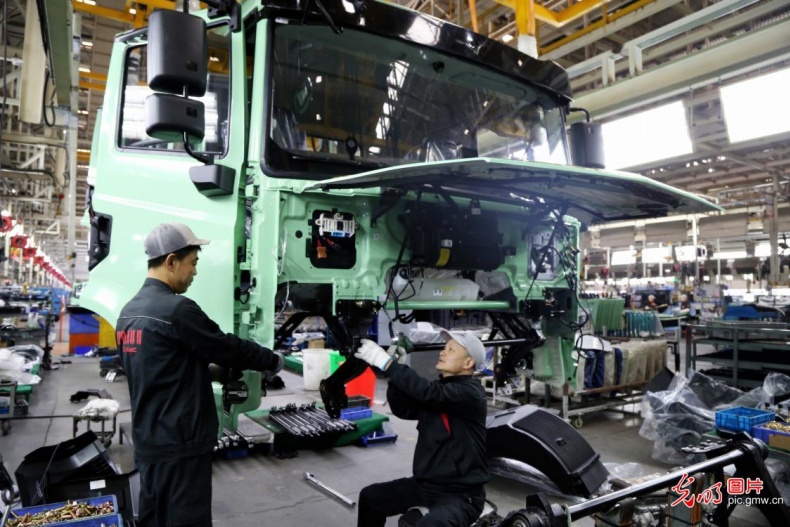 实干争春早 一线展新姿：春节后各地开工复产力争“开门红”