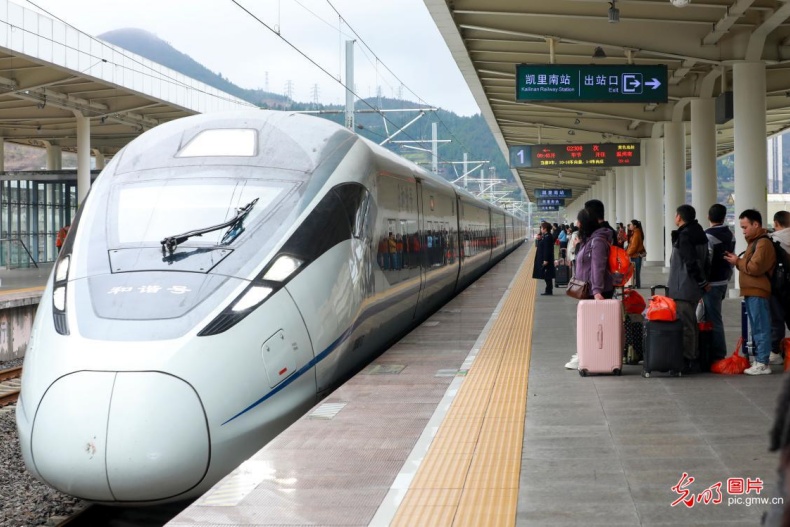 实干争春早 一线展新姿：春节后各地开工复产力争“开门红”