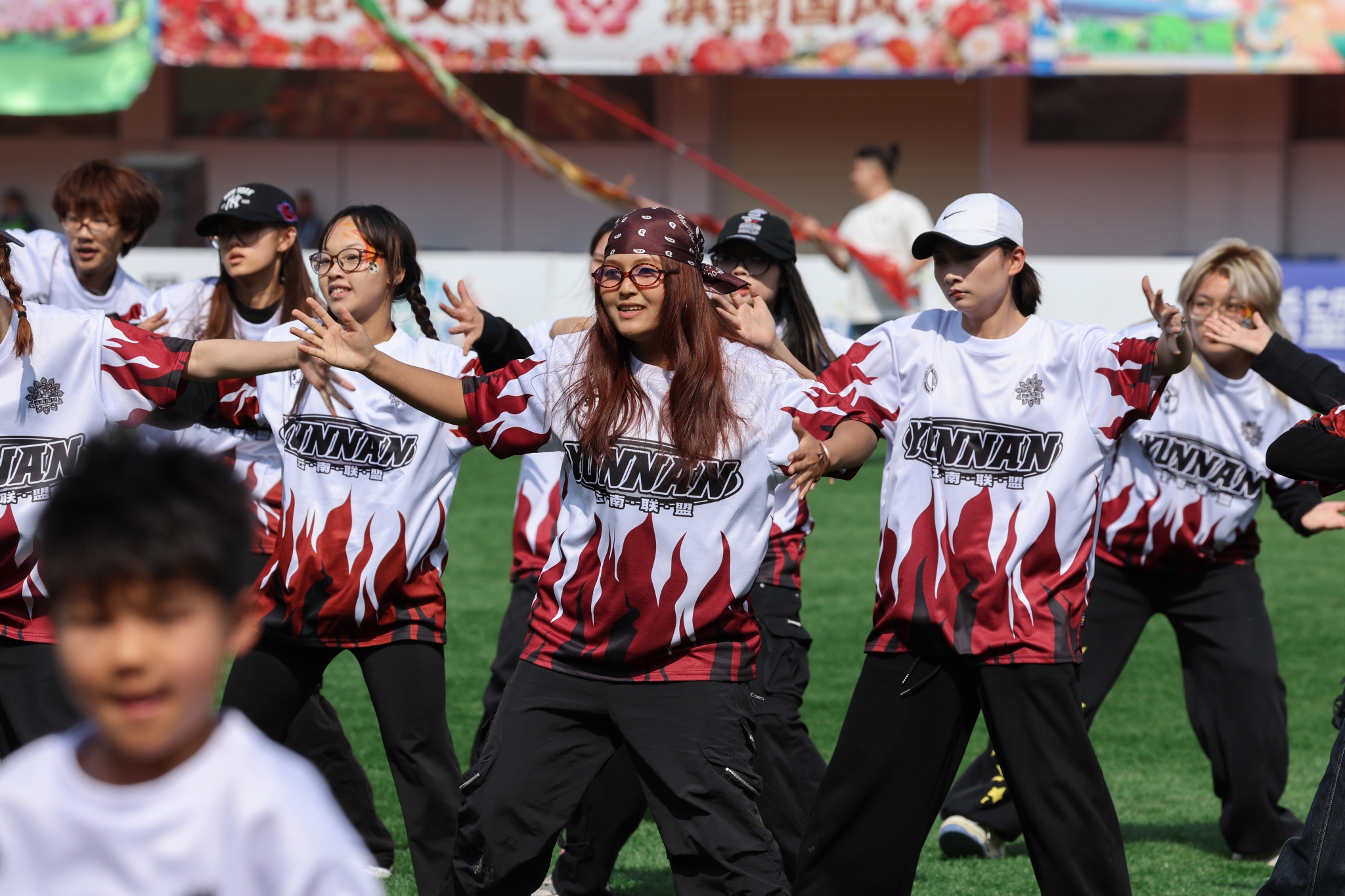 开场表演《龙的传人》 开场表演《龙的传人》