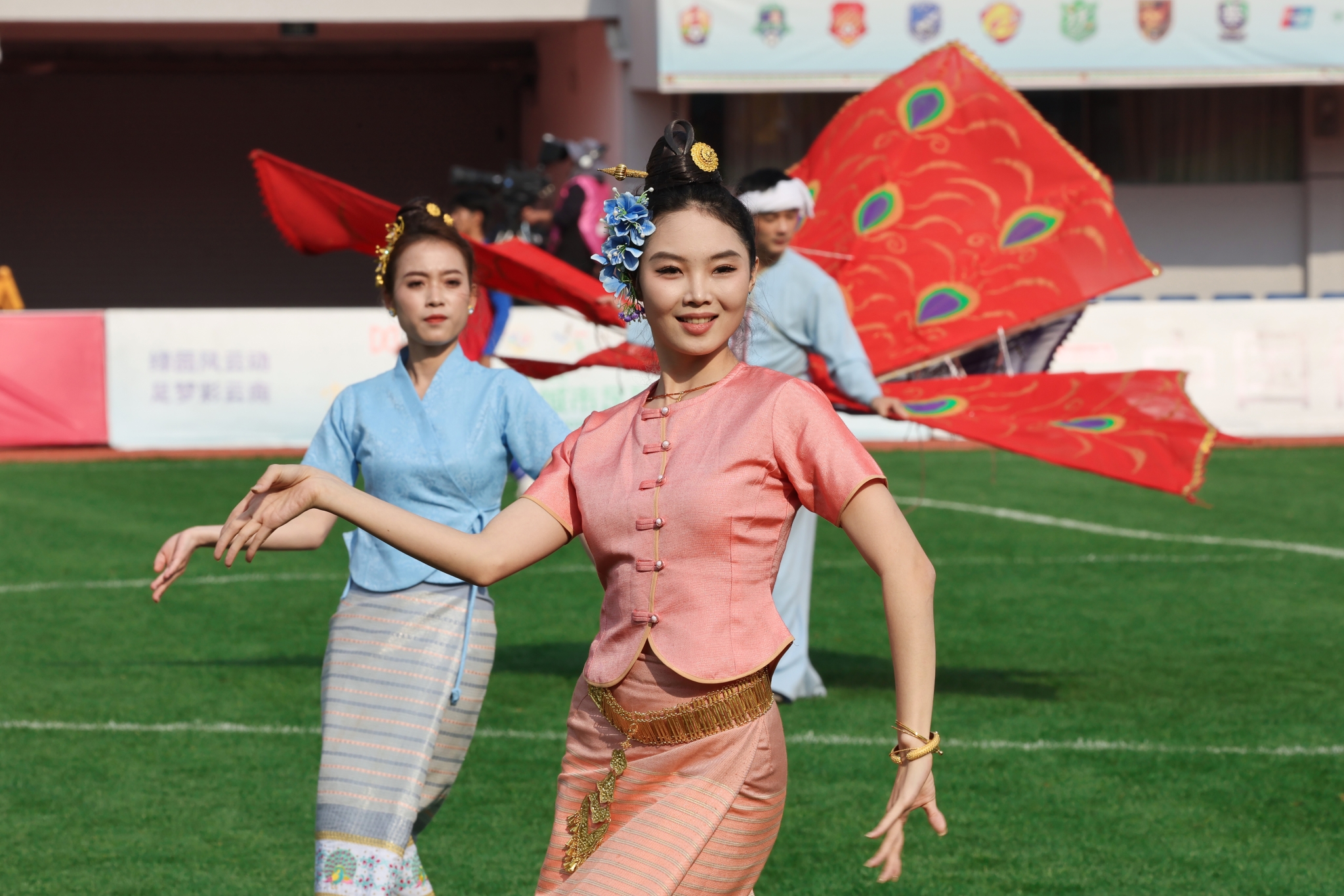 中场表演《来西双版纳》 中场表演《来西双版纳》