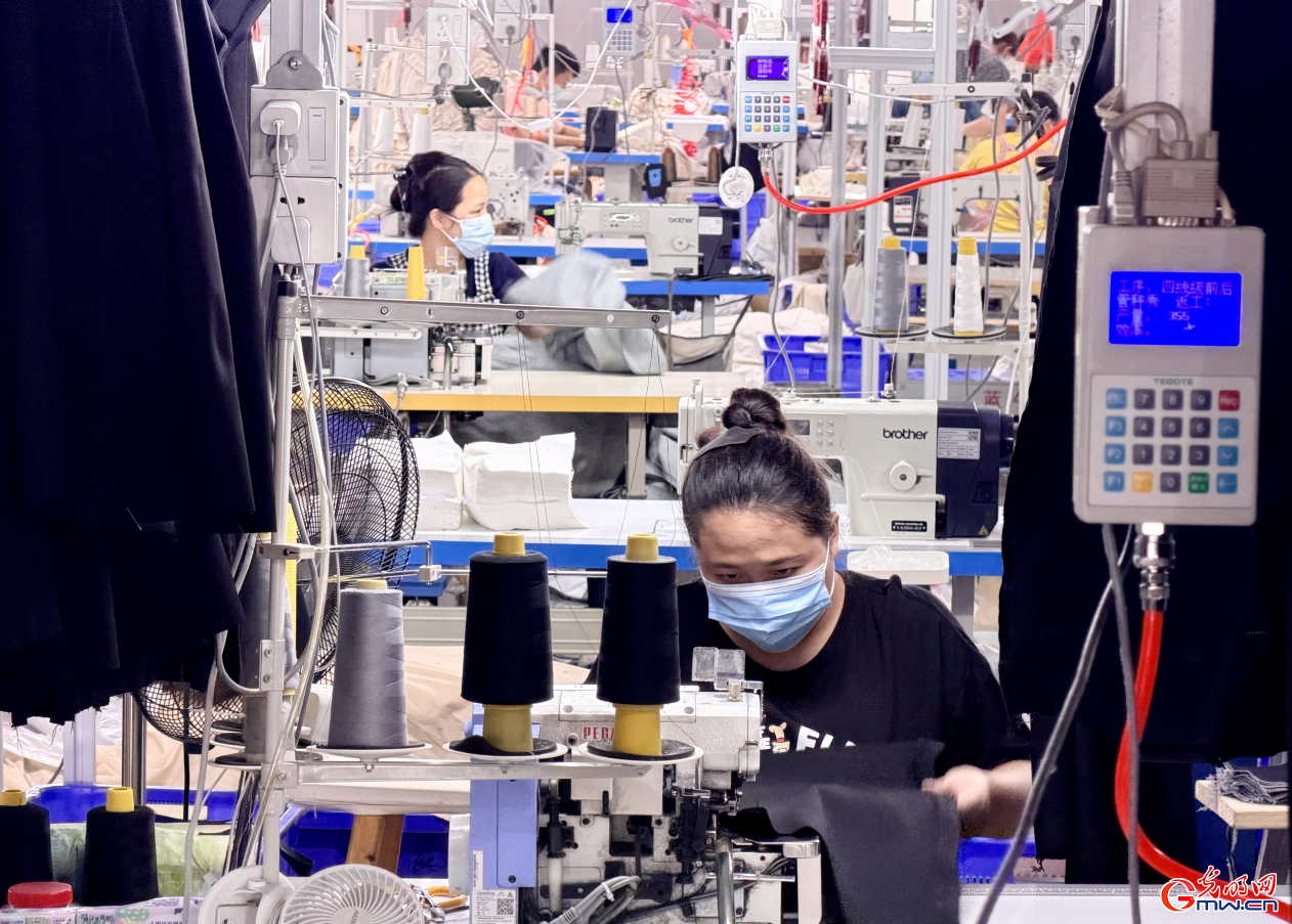 【开局之年看中国】走进“世界裤都”:全国每4条牛仔裤就有1条来自这里 【开局之年看中国】走进“世界裤都”:全国每4条牛仔裤就有1条来自这里