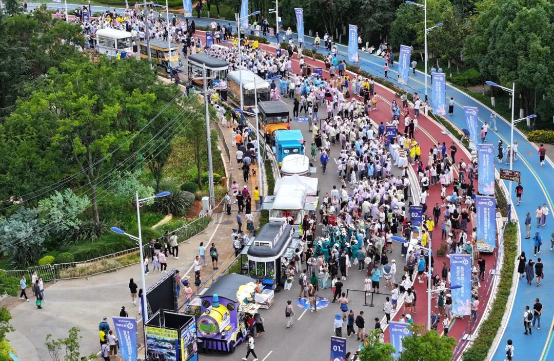滇池东岸国际咖啡嘉年华活动在草海绿道举行 。资料图.jpg