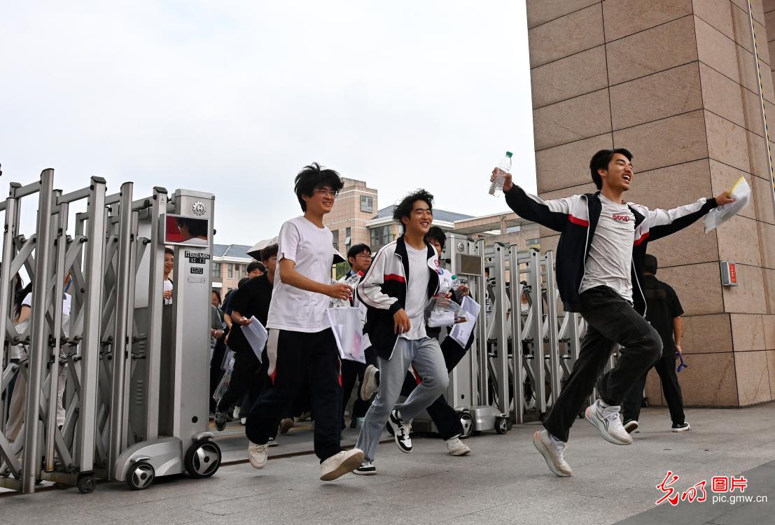 【聚焦高考 逐梦今夏】以自信之姿 赴青春考场