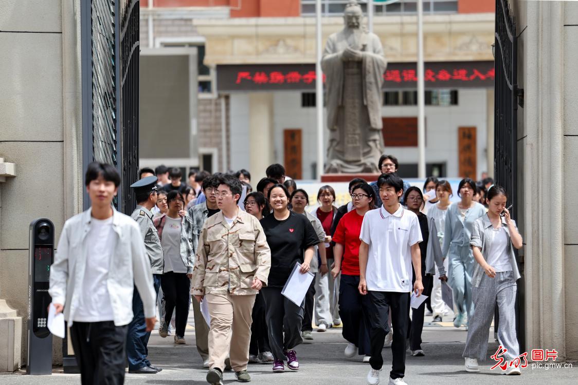 【聚焦高考 逐梦今夏】以自信之姿 赴青春考场