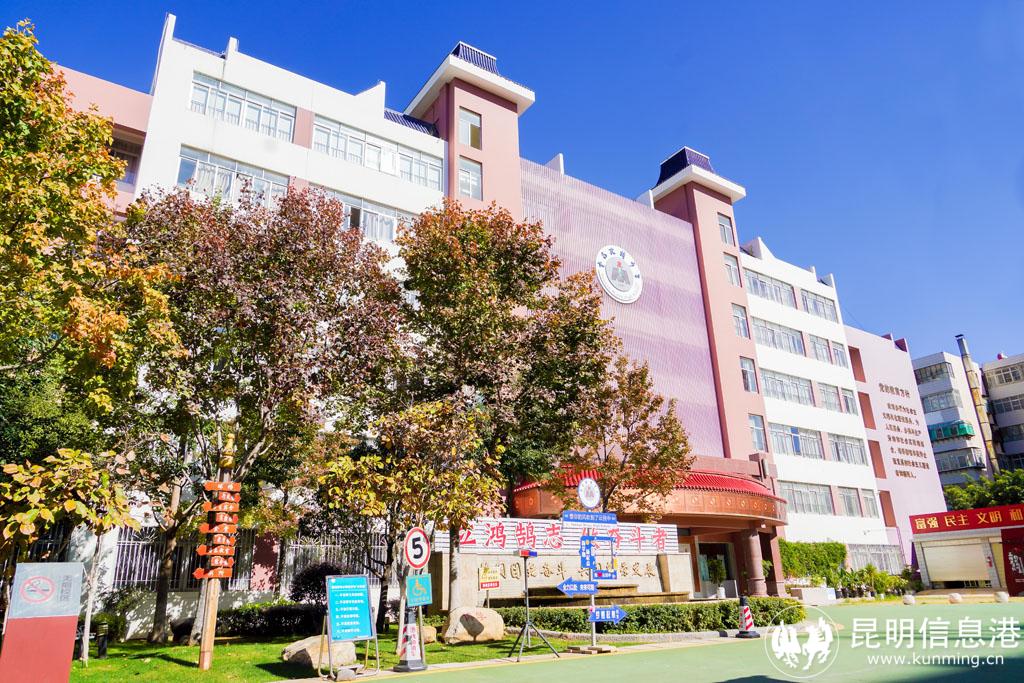 学校大门照片封面照片
