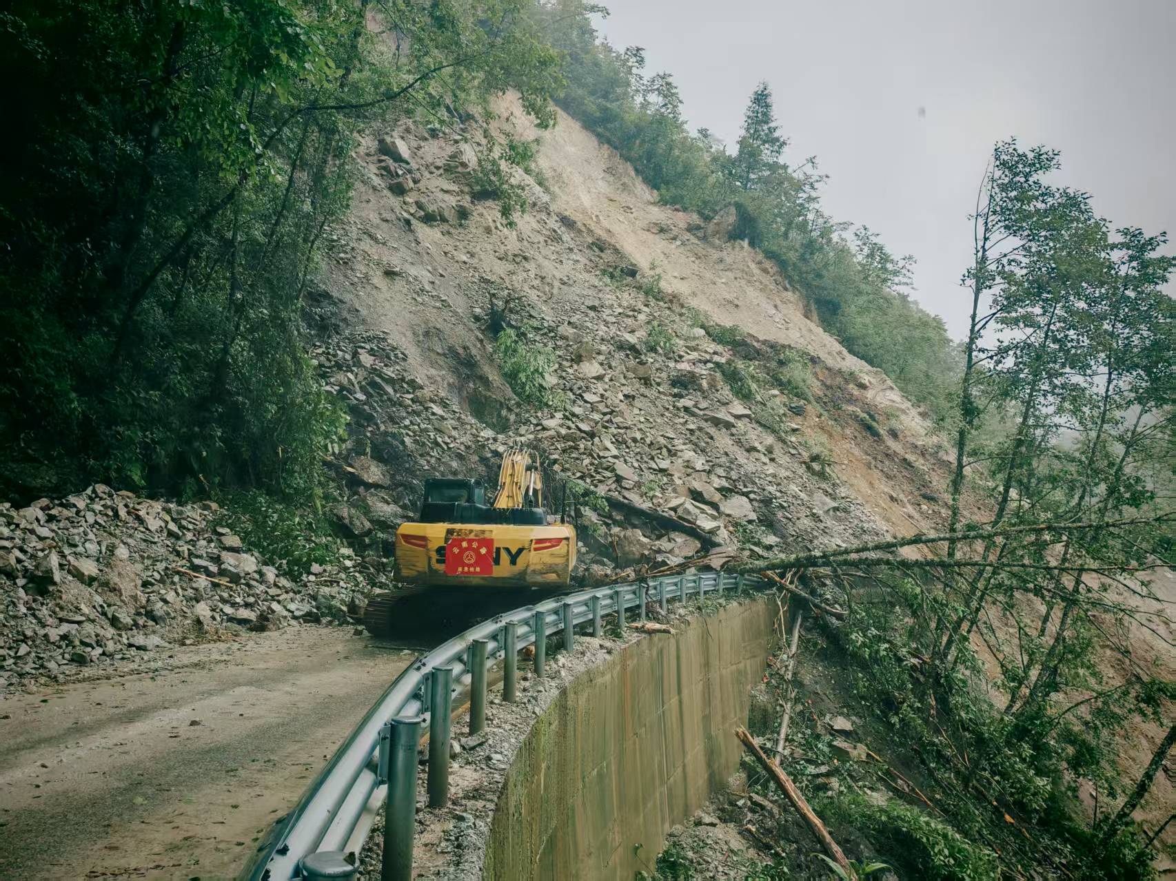 G353宁德-贡山K4011+128-K4011+178 (抢修进行时)