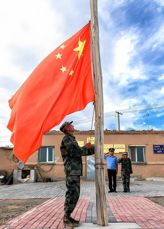 边境线上的“活界碑”魏德友:一句“守到走不动”,让两代接力守山河 边境线上的“活界碑”魏德友:一句“守到走不动”,让两代接力守山河