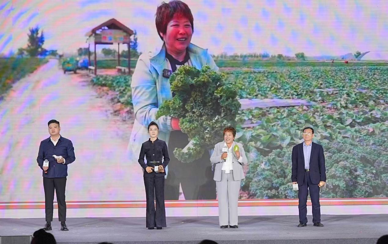四位产业带头人带来县域特色产业的逆袭故事。主办方供图 四位产业带头人带来县域特色产业的逆袭故事。主办方供图