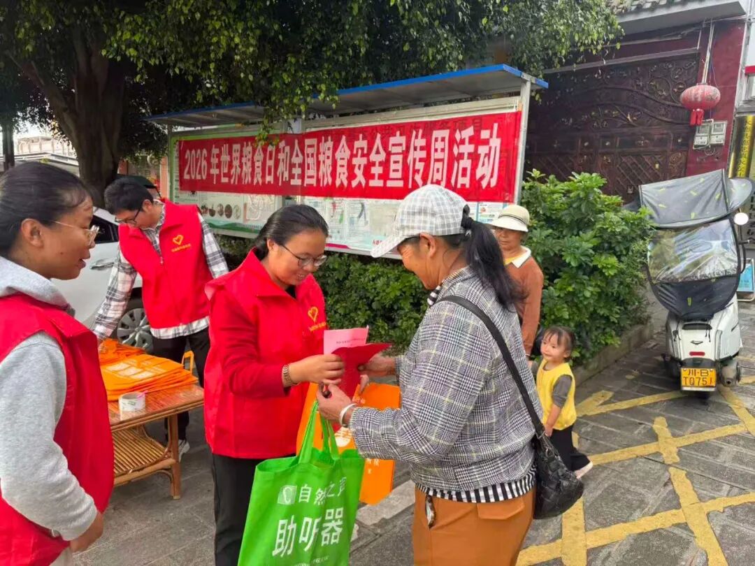 发放宣传资料.jpg