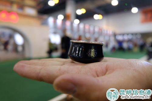 6368eee4gy1fsagf7j87sj21dc0ww7kn12