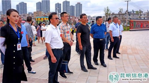 参观子君彝族特色民俗文化广场