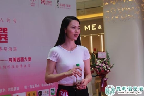 选手展示模特步