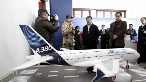 区领导参观巡展