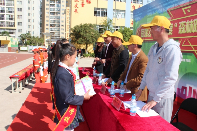 发放学习书籍 发放学习书籍