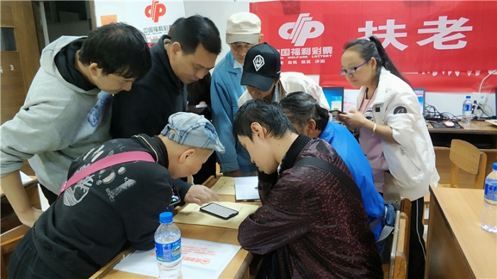 用手机演示讲授注册淘宝店铺号