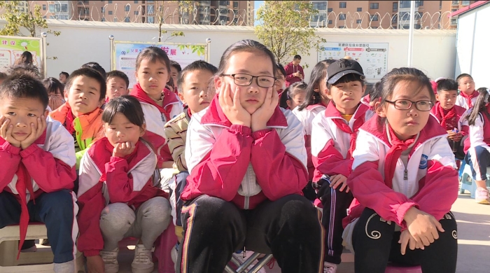 认真听课的学生们