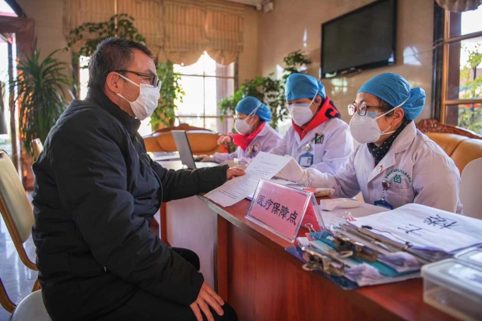 为留观人员服务