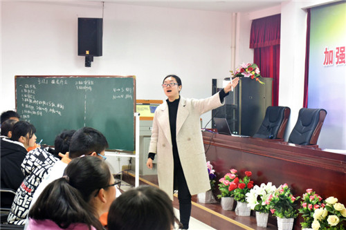 昆三中本部骨干教师来我校送教