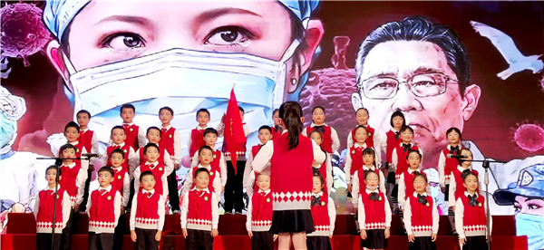 致敬最美逆行者