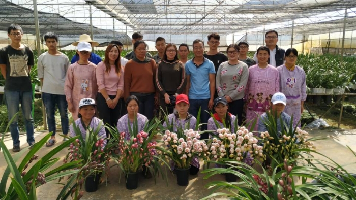 学院领导和老师到合作企业看望实习学生（一）