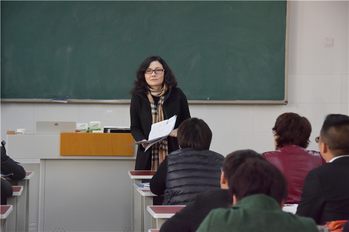 昆明市教科院方芳老师到我校指导教学