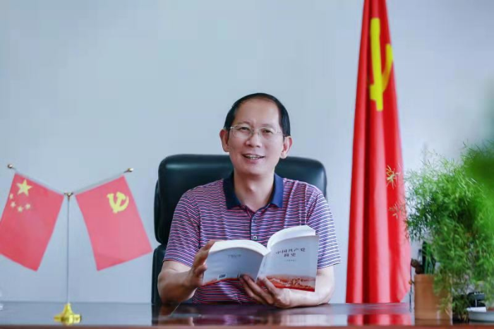 校长:李国俊 校长:李国俊